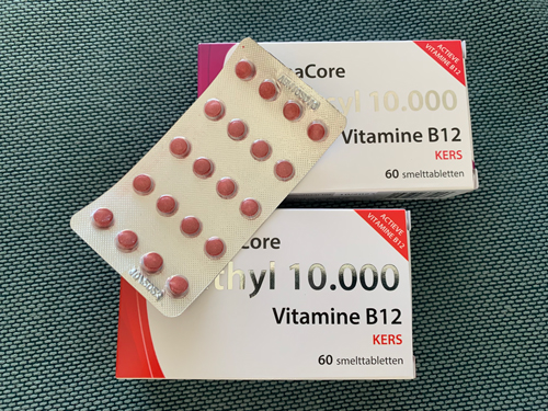 Doosjes met vitamine B12 supplementen